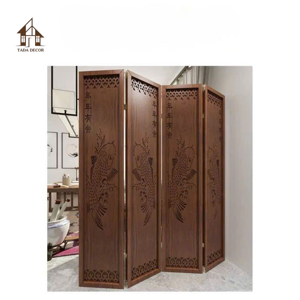 Cận cảnh chi tiết hoa văn cá chép được cắt CNC tinh xảo trên vách bình phong TADA Vietnam.