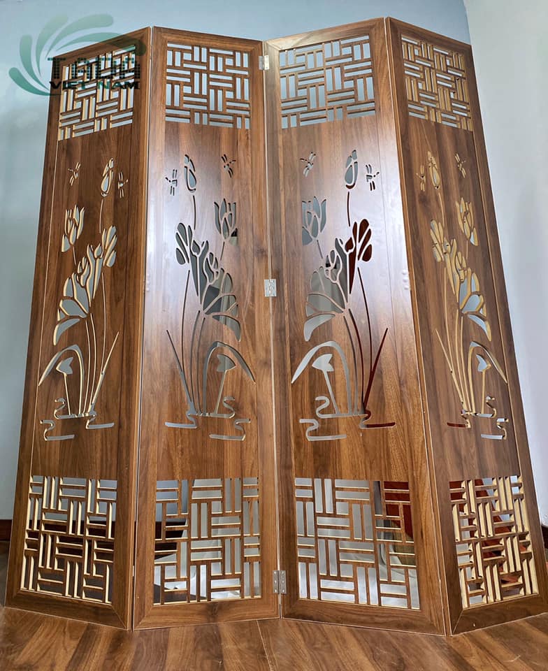 Vách ngăn bình phong gỗ họa tiết hoa sen mang ý nghĩa phong thủy tốt lành