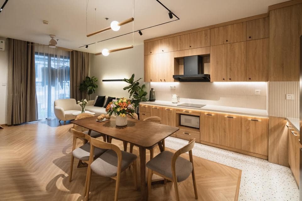 Tủ bếp gỗ công nghiệp chữ L kịch trần - sự lựa chọn hoàn hảo cho phòng