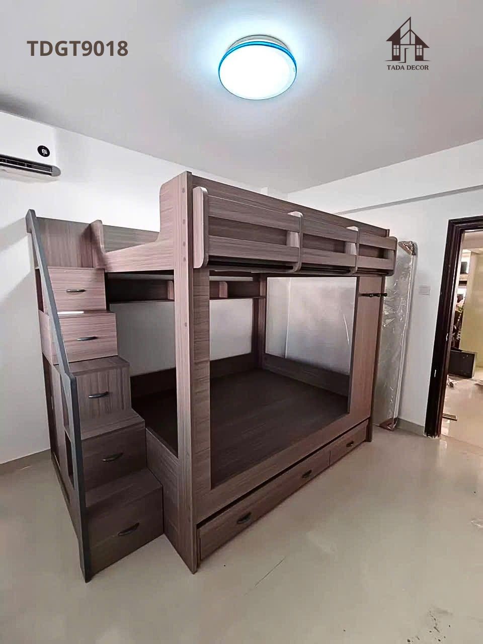 Thiết kế giường tầng cho bé cầu thang chắc chắn