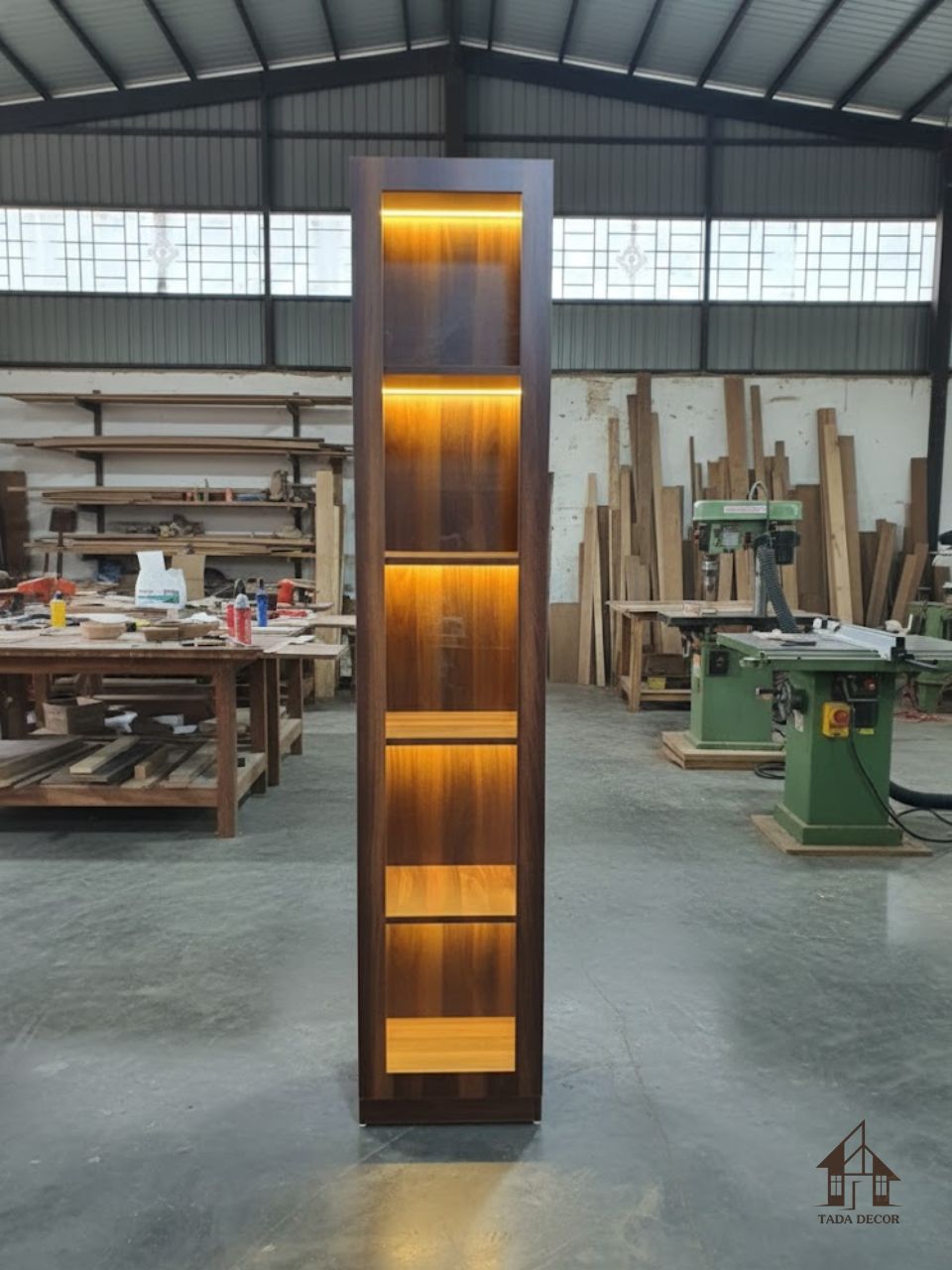Mẫu tủ rượu đẹp hiện đại cánh kính, tủ rượu gỗ thiết kế đứng có đèn LED sang trọng