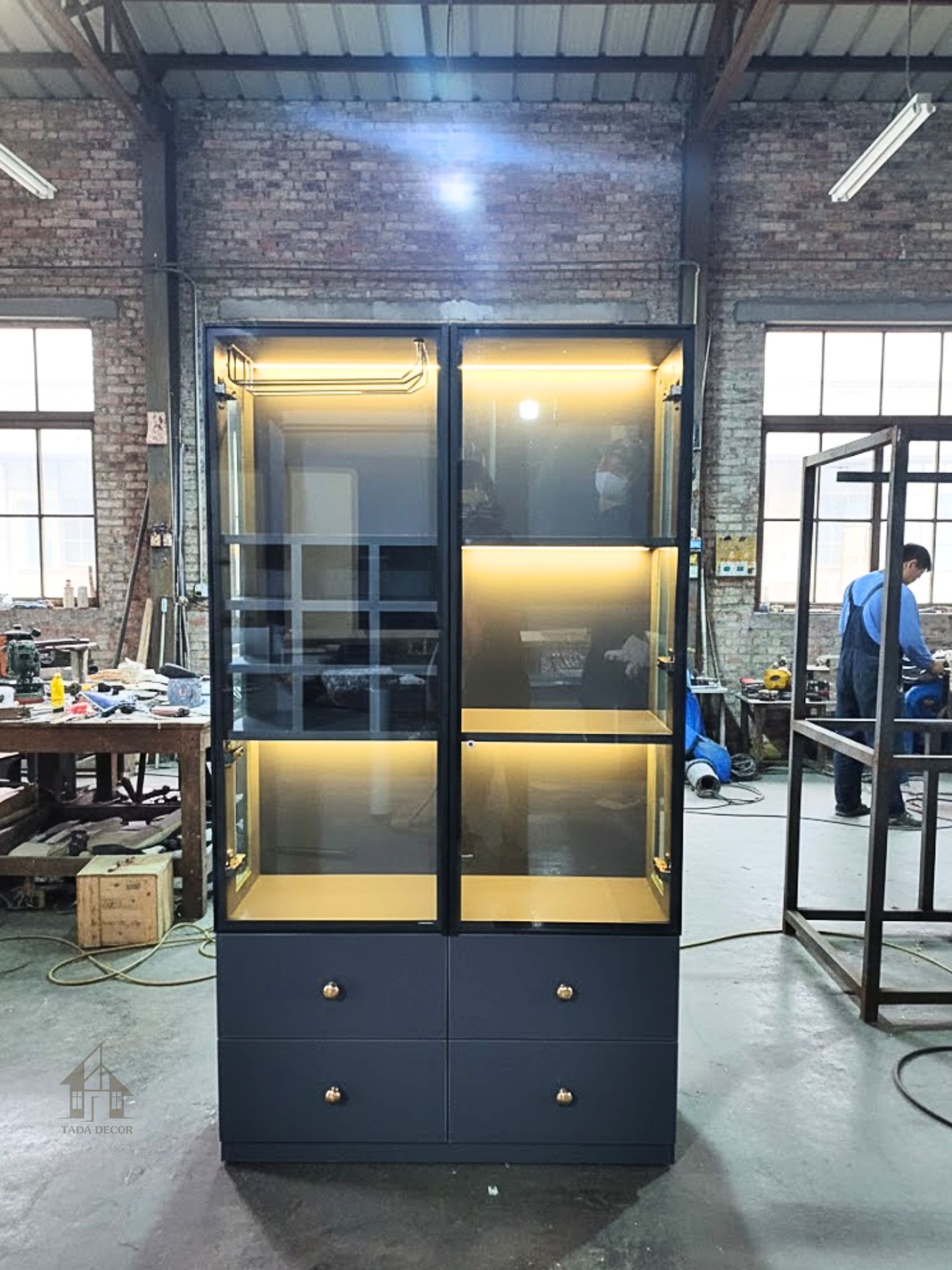 Tủ rượu phòng khách thiết kế hiện đại bằng gỗ cao cấp