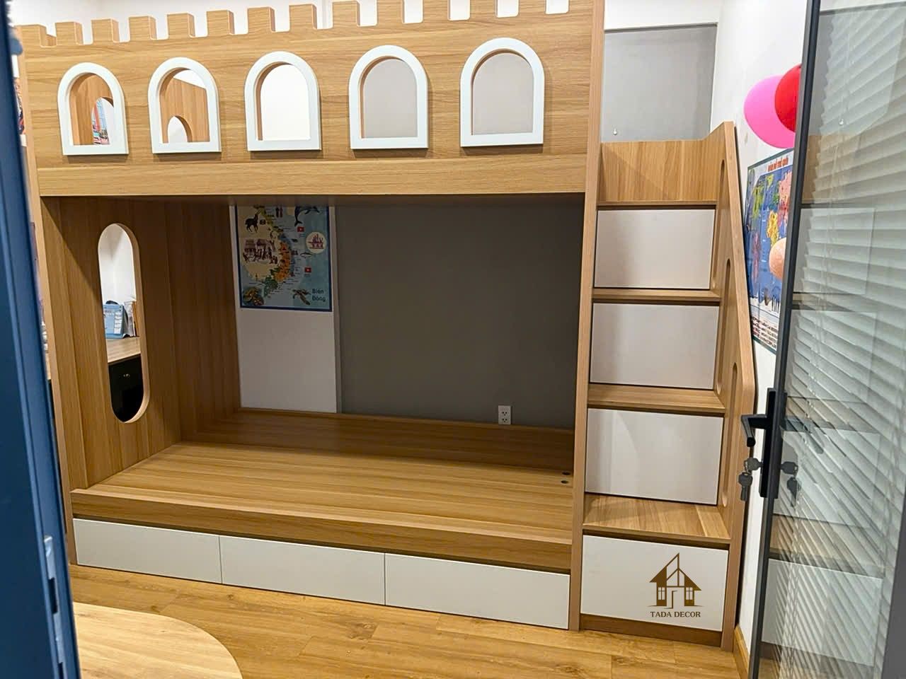 giường gỗ 2 tầng cho bé với ngăn kéo và hộc chứa đồ thông minh