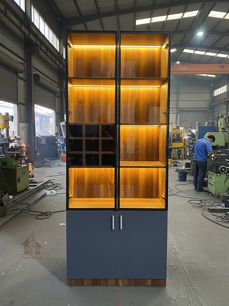 tủ rượu gỗ cánh kính có đèn led trưng bày sang trọng