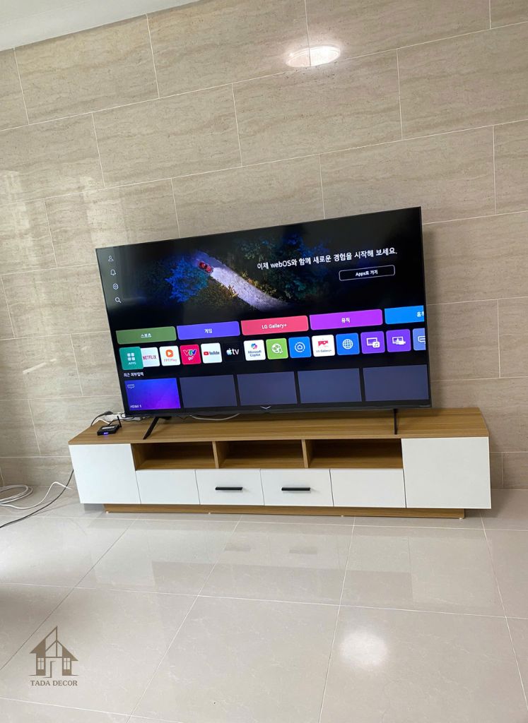 kệ tivi phòng khách gỗ hiện đại màu nâu sang trọng TADA Decor