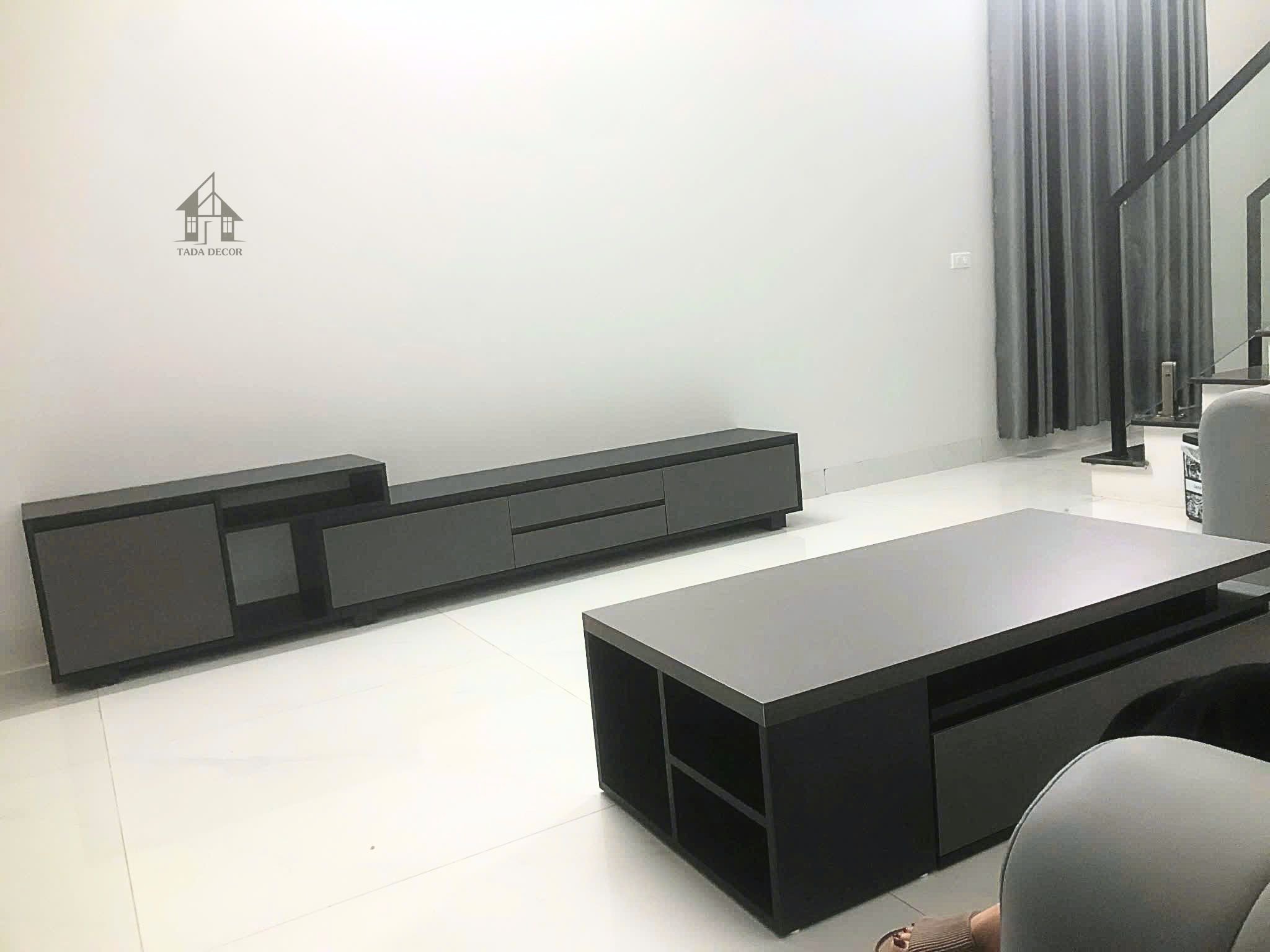 những mẫu kệ tivi hiện đại đẹp kết hợp tủ trang trí gỗ công nghiệp