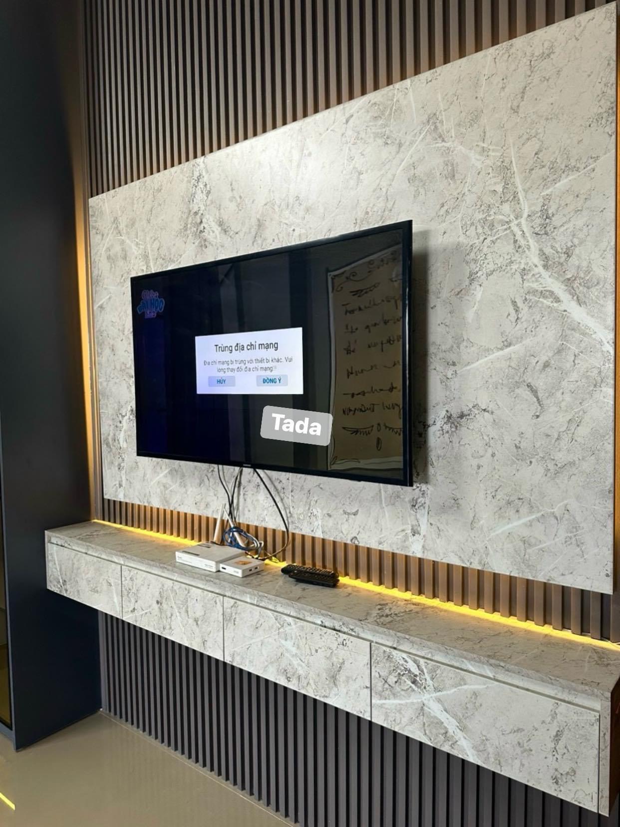 Kệ tivi treo tường thương hiệu TADA
