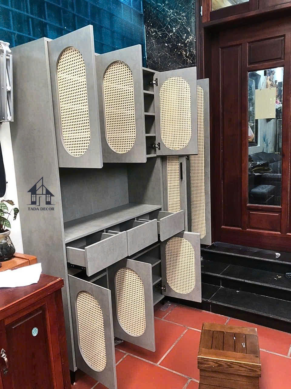 Tủ đa năng cánh gỗ phối mây chất liệu MDF sang trọng