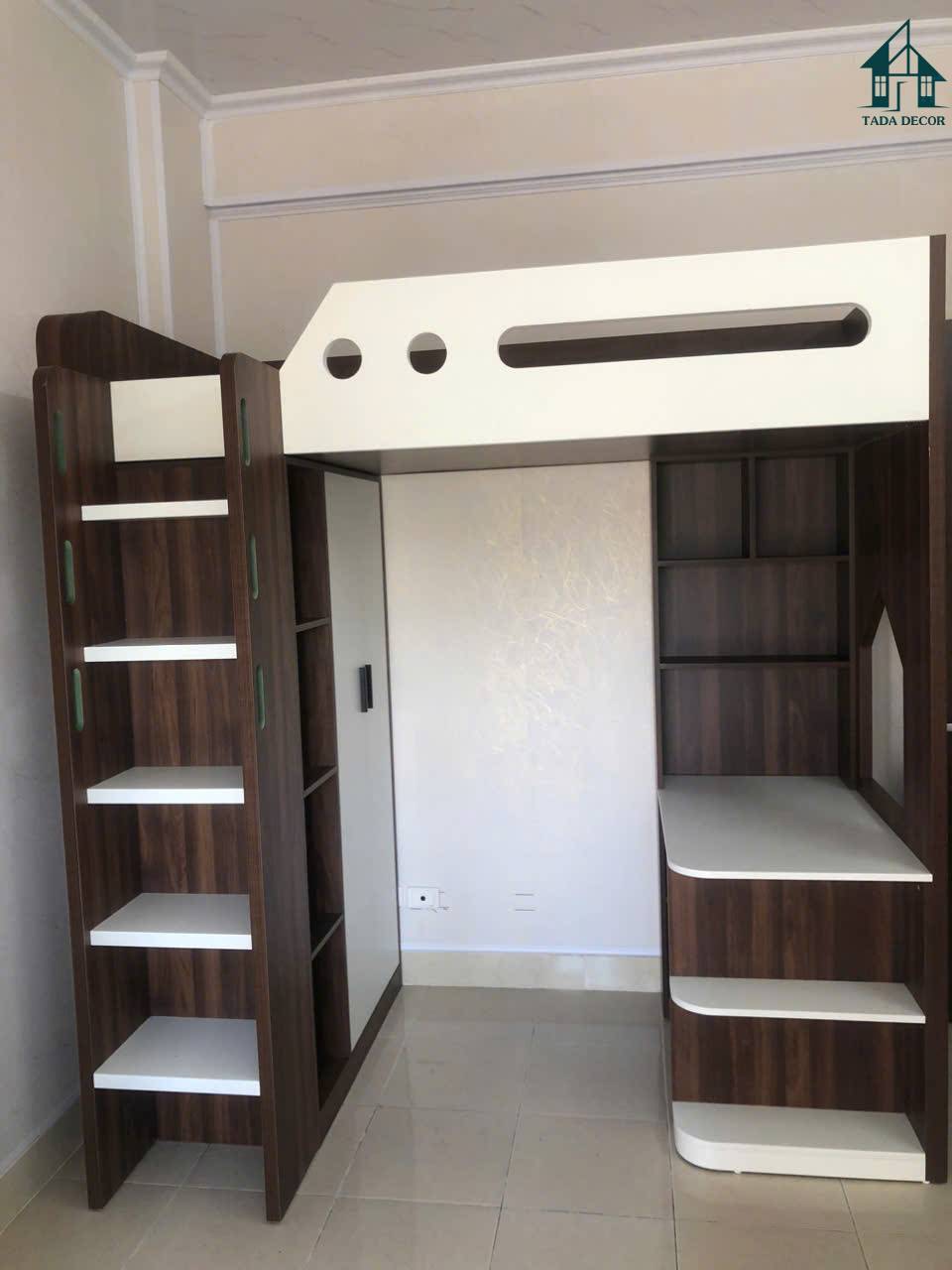 giường tầng bằng gỗ có bàn học và kệ để đồ cho bé