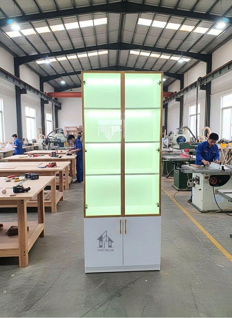 Tủ rượu gỗ cánh kính thiết kế hiện đại kết hợp đèn LED trang trí