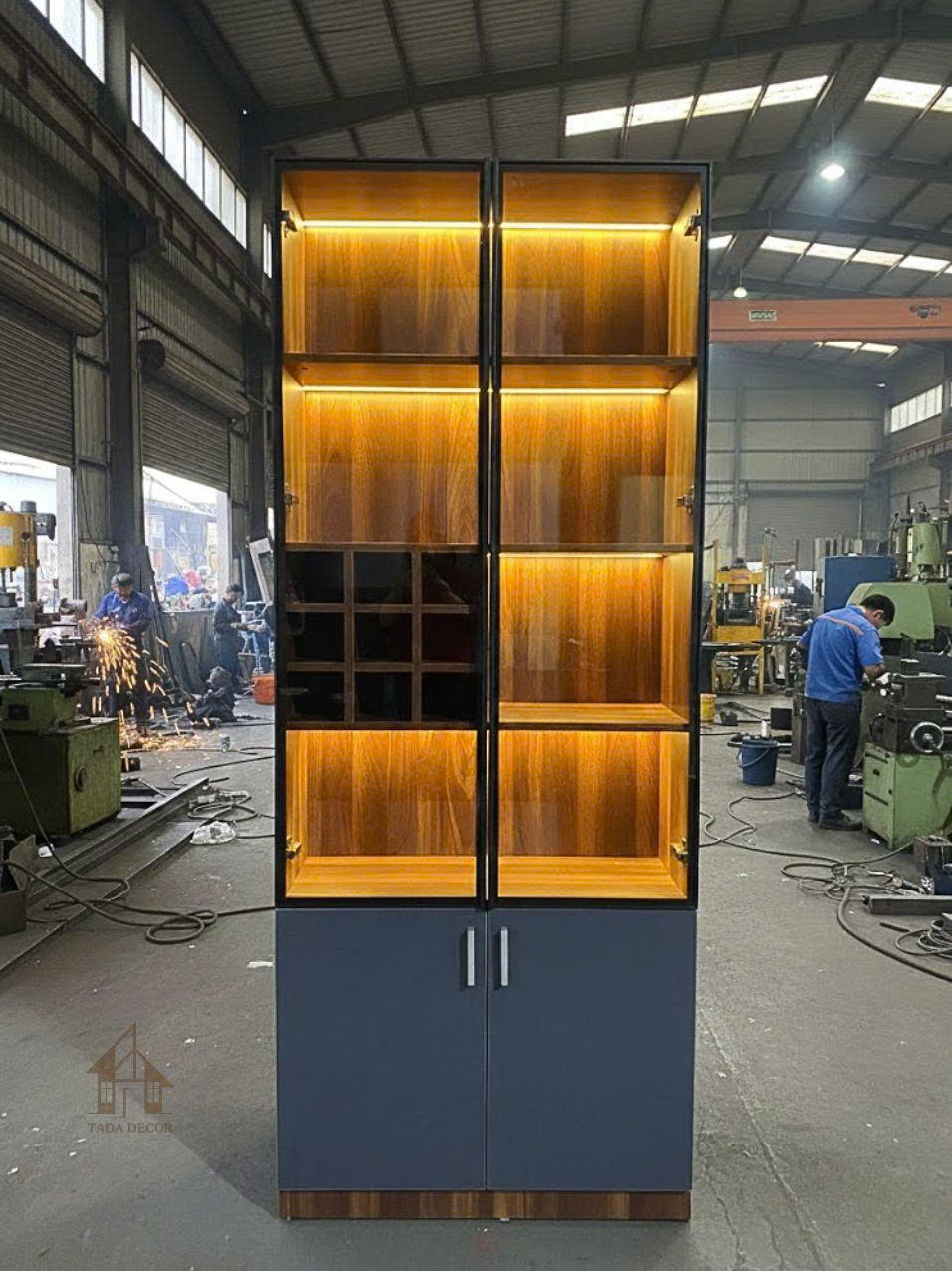 Tủ đựng rượu phòng khách phong cách hiện đại tối giản