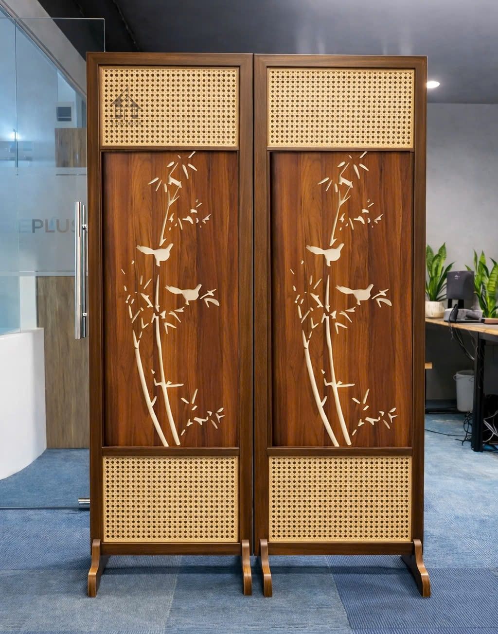 Vách ngăn bình phong CNC họa tiết cây tre TDBP096 | Cánh gỗ phối mây MDF đẹp