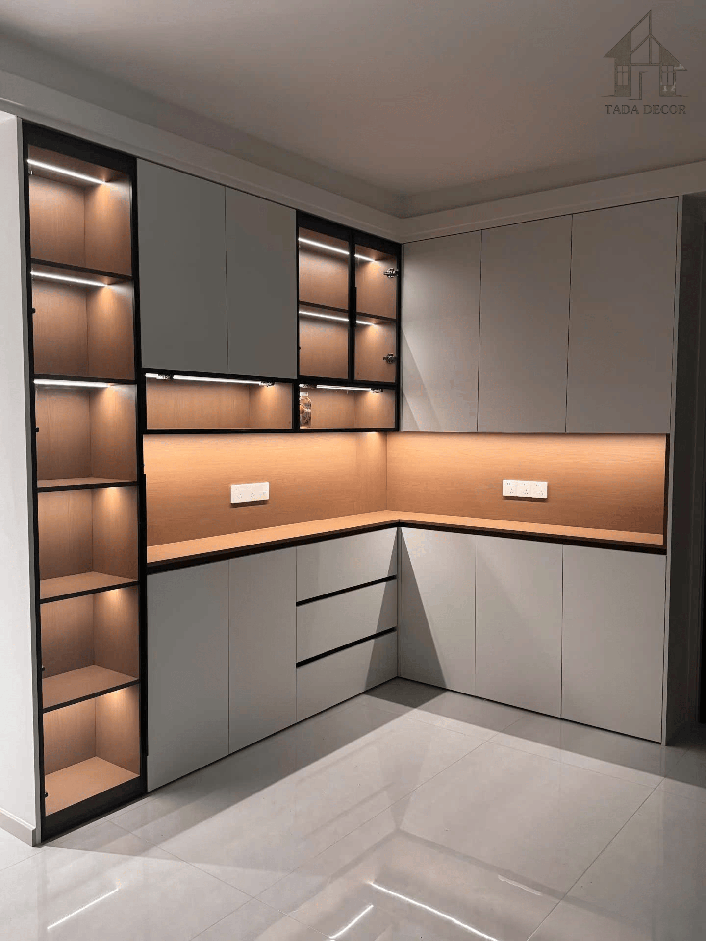 Feedback tủ bếp chữ L hiện đại TADA gỗ MDF lõi xanh đẹp