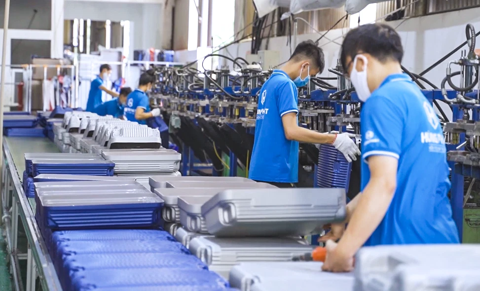 Vietnam-luggage-factory