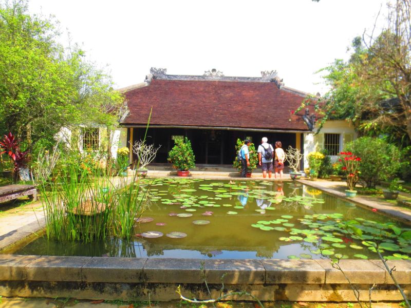 Tham khảo bảng ưu và nhược điểm của mái ngói mũi hài trên thị trường