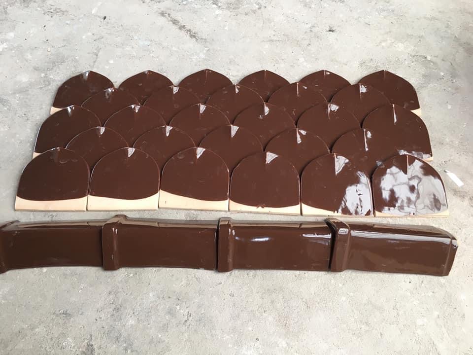 Ngói mũi hài tráng men nâu