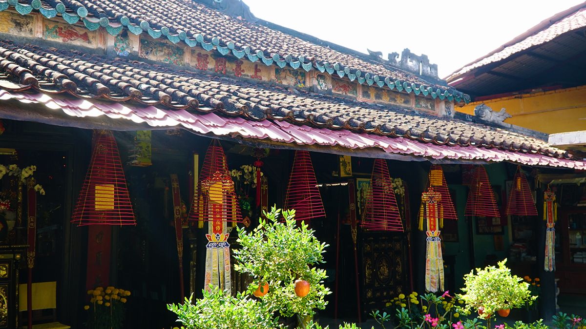 ngói diềm âm dương tráng men màu 