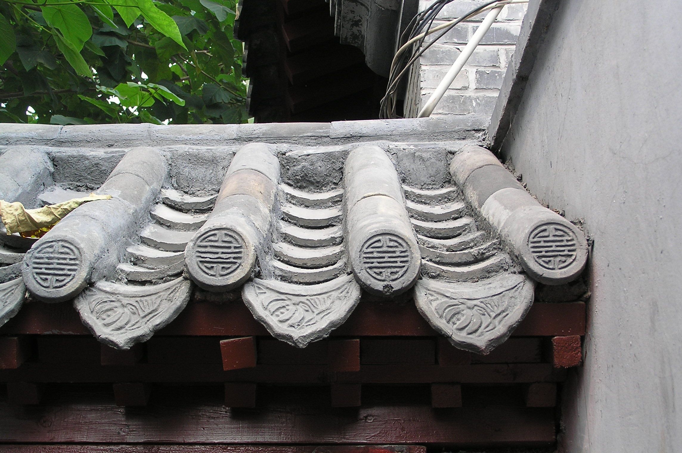 Mái ngói lợp âm dương