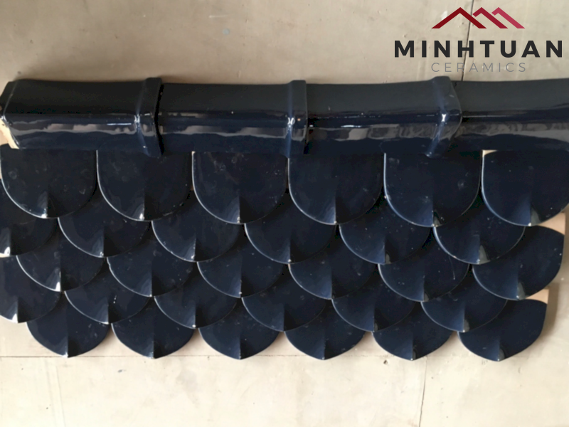 Ngói mũi hài men xanh đen