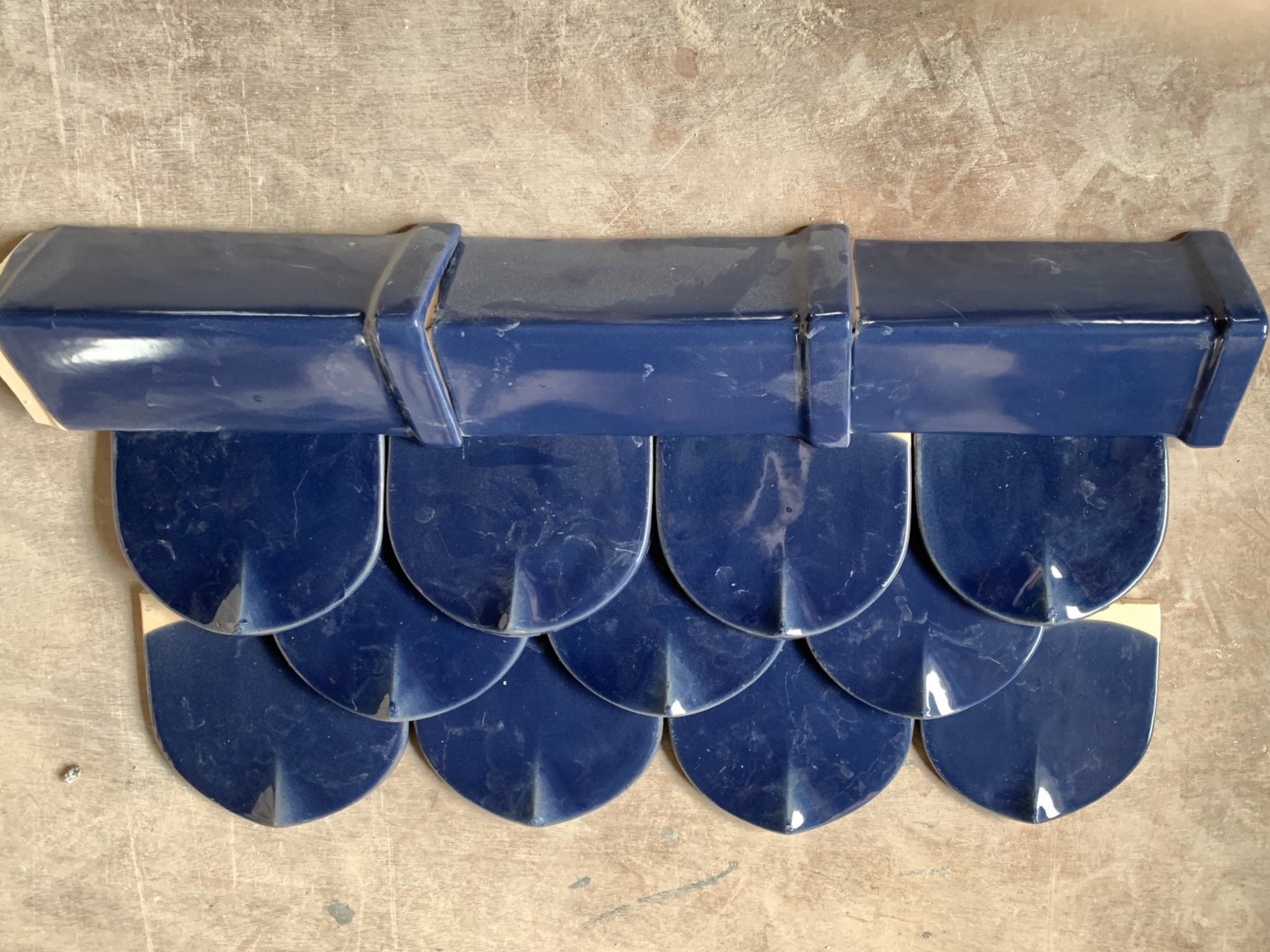 ngói mũi hài men xanh biển