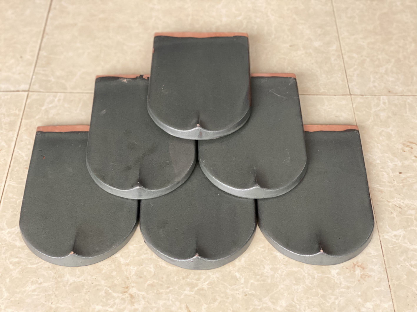 Ngói mũi hài tráng men ánh bạc