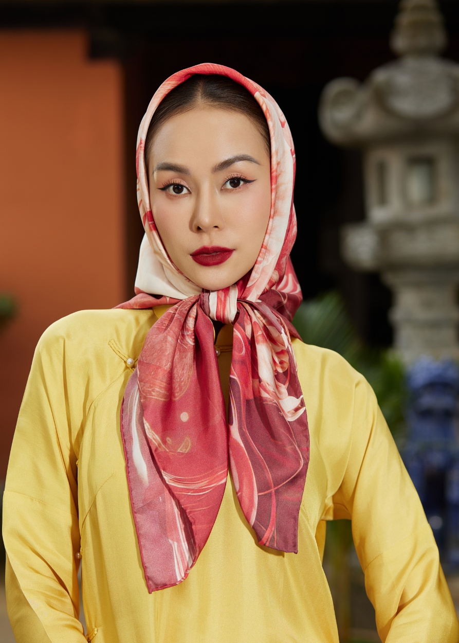 Chọn khăn lụa phù hợp với trang phục của bạn