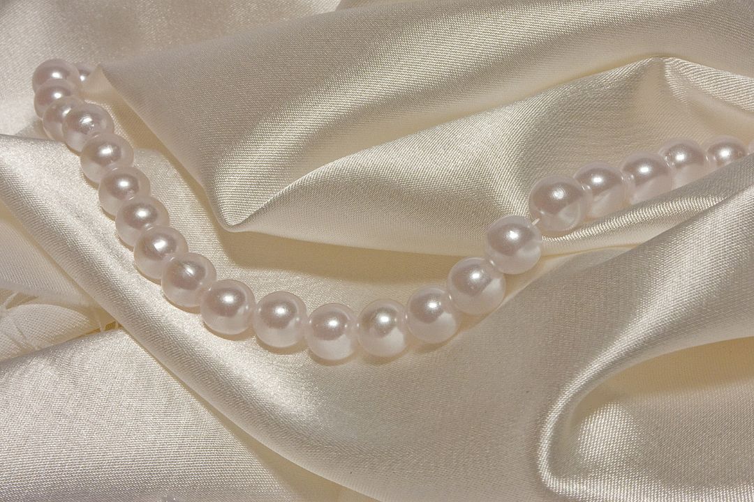 DeSilk, với cam kết chất lượng và sự tinh tế, chính là sự lựa chọn lý tưởng cho những ai đang tìm kiếm các sản phẩm lụa cao cấp, đáp ứng đầy đủ các tiêu chí về thẩm mỹ, sức khỏe, và bền vững.