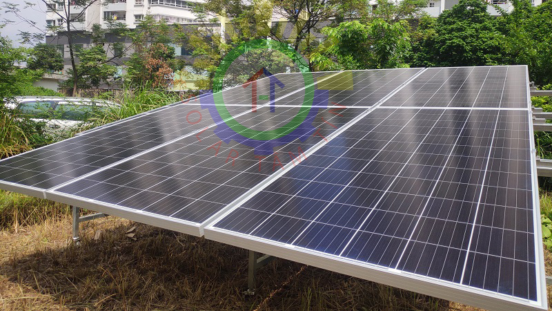 Giàn pin mặt trời lắp đặt cho hệ thống độc lập sau khi gắn lên giá đỡ