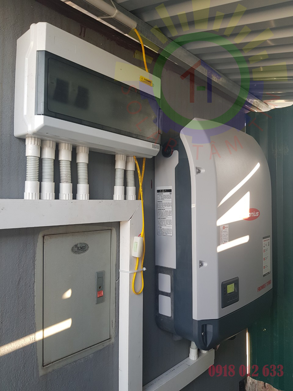 Tủ điện năng lượng mặt trời và máy biến tần hòa lưới Fronius