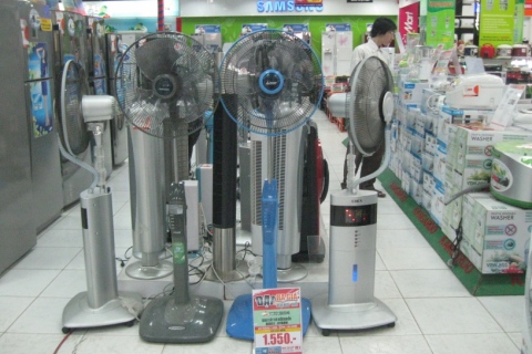 Nên mua quạt cây Mitsubishi hay Panasonic?