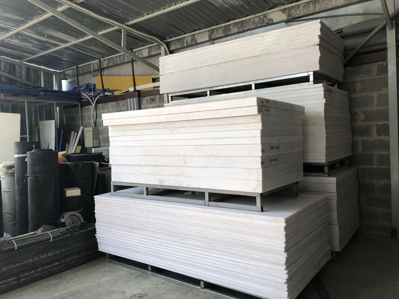 THỚT NHỰA THỰC PHẨM LÀ GÌ? VÌ SAO PHẢI CHỌN THỚT NHỰA AN TOÀN?