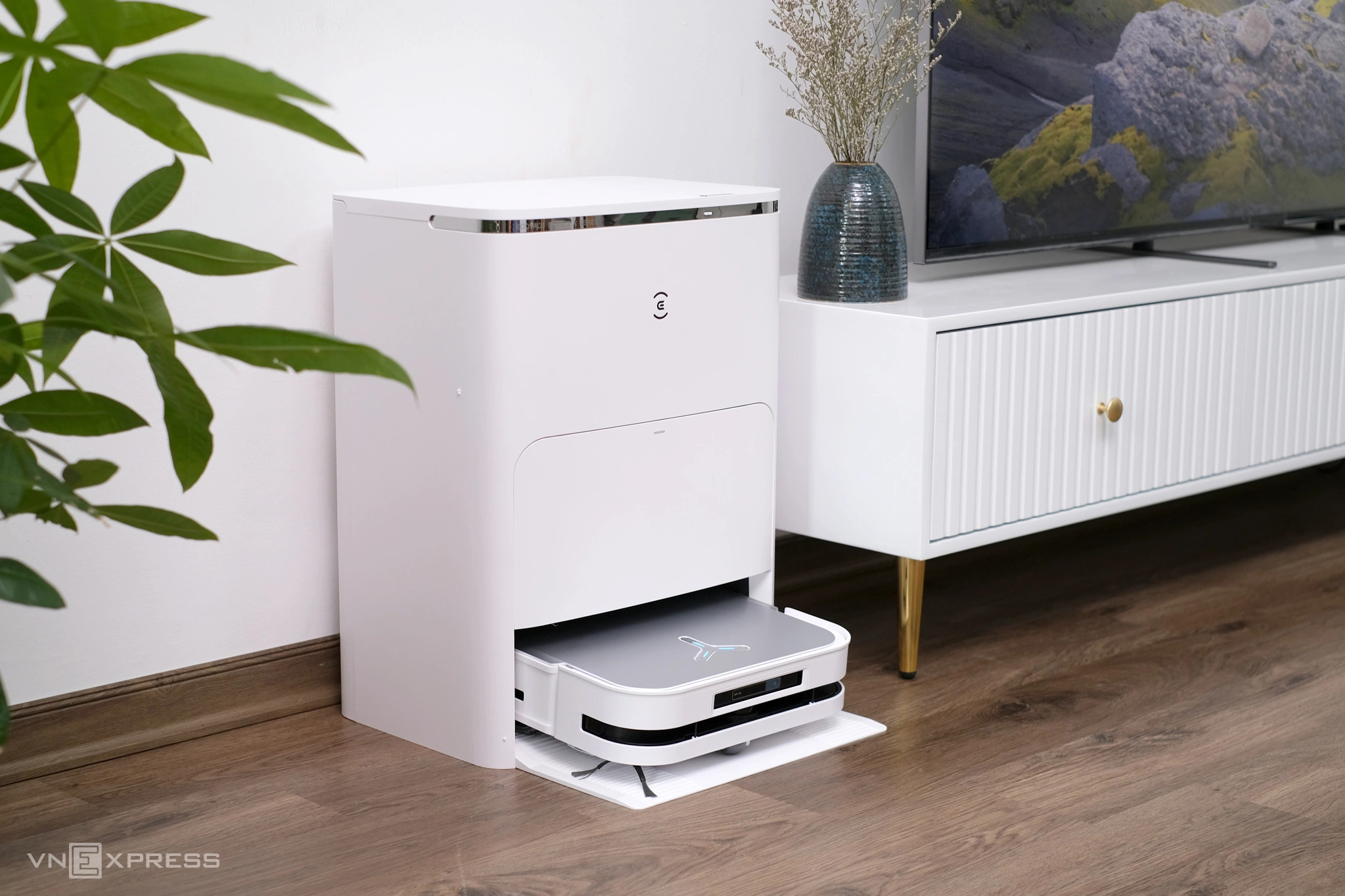 Ecovacs X5 Pro Omni - robot hút bụi có công suất mạnh nhất