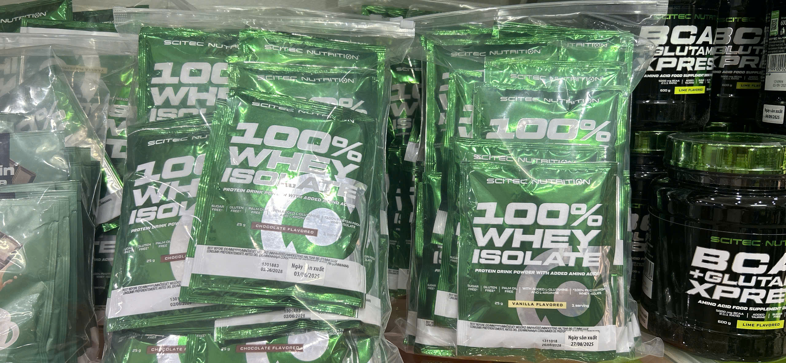 100% Whey Isolate 700g (28 servings) | Scitec Nutrition