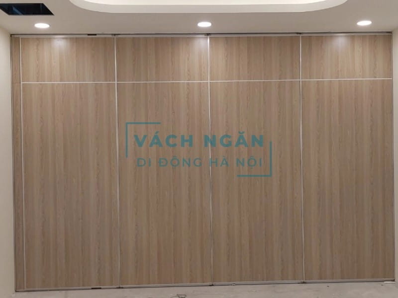 Thiết kế vách ngăn gỗ veneer sát trần