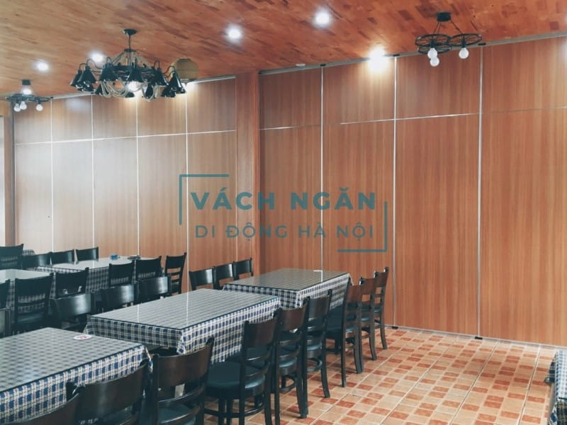 Vách gỗ văn phòng tự nhiên có độ bền cao, đẹp mắt