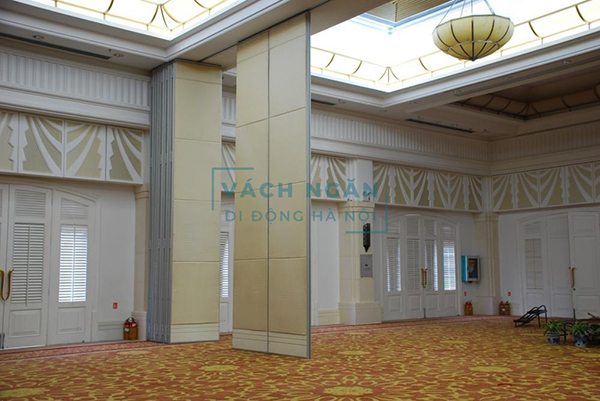 Mẫu vách ngăn di động bằng gỗ bọc vải nỉ VDD-HT.HN-004 