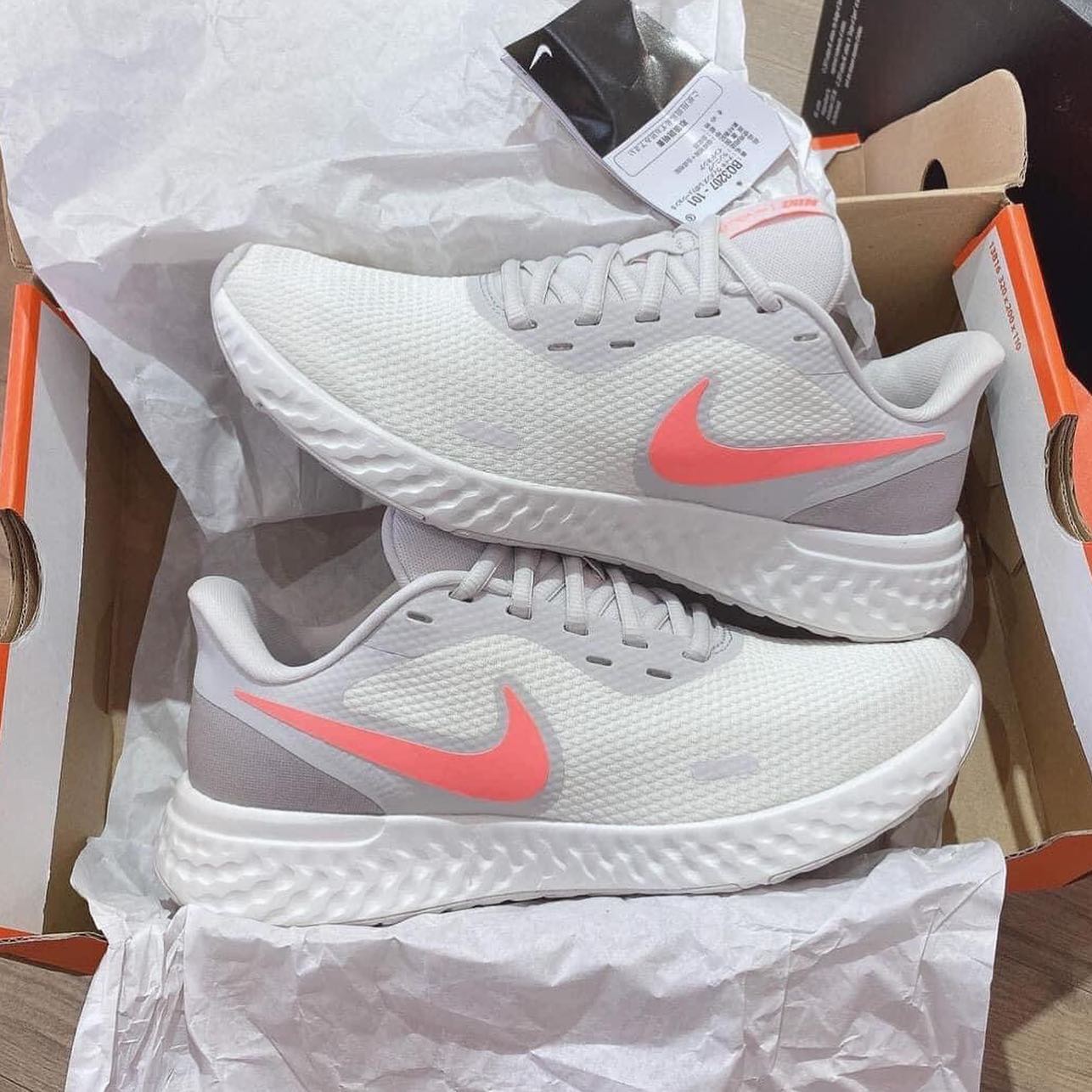 GIÀY CHẠY NỮ NIKE REVOLUTION BQ3207-101