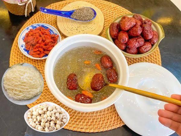 Biếu yến sào chưng sẵn cho cha mẹ – Nên chọn theo tuổi hay khẩu vị?