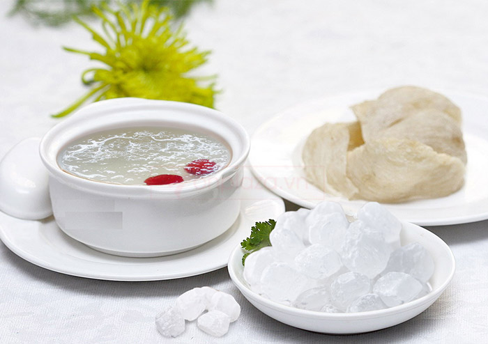 Có nên hâm nóng yến sào chưng sẵn trước khi dùng?