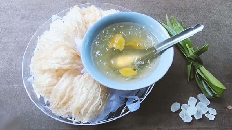 Có nên sử dụng yến sào chưng sẵn gừng vào buổi sáng? Vai trò của gừng trong từng hũ yến sào chưng sẵn