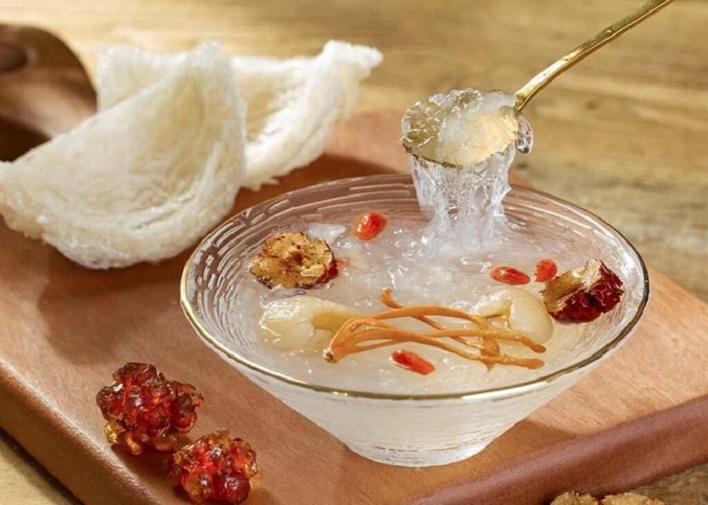 Lý do yến sào chưng sẵn sữa ong chúa được khuyến khích cho người ốm yếu
