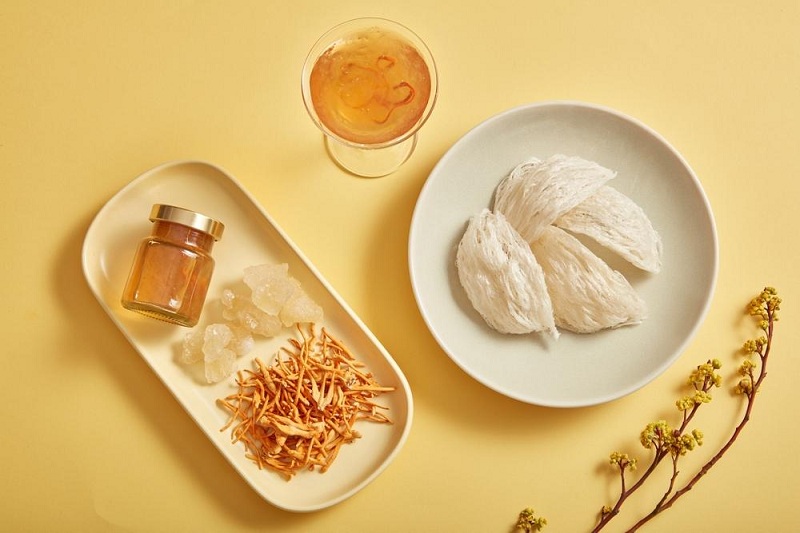 Người bị đầy hơi, đau dạ dày có nên sử dụng yến sào chưng sẵn?