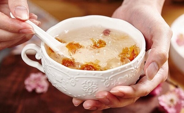 Có nên sử dụng yến sào chưng sẵn thay cho bữa sáng? Bạn có đang sử dụng yến sào chưng sẵn đúng cách?