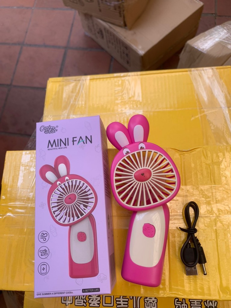 (Tay Dài) Quạt Cầm Tay Mini Hình Gấu Dâu Tai Dài ( Thùng 144 cái)