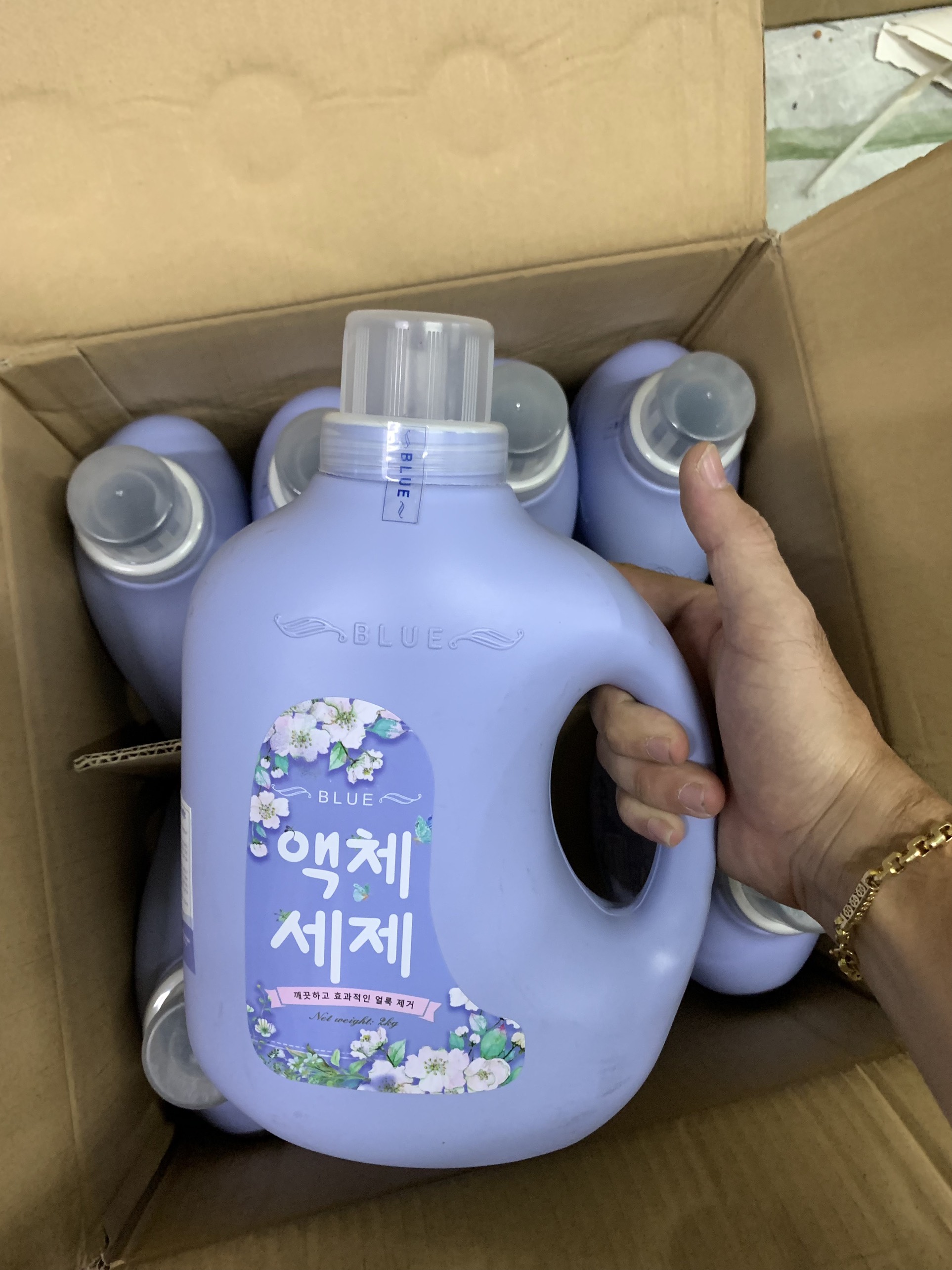 Nước Giặt Blue Hàn Quốc 2kg (Màu Xanh + Màu Hồng)