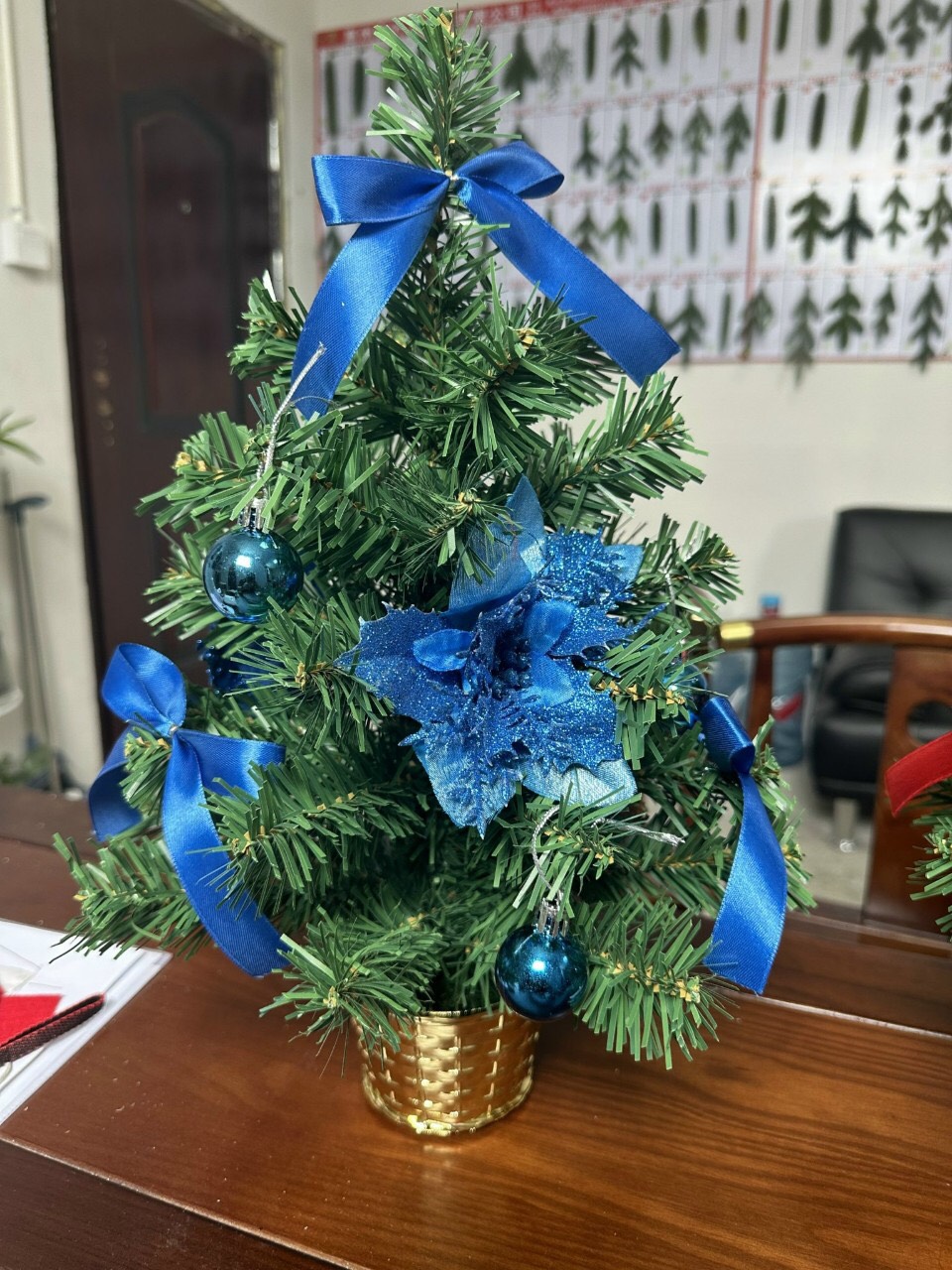 Cây Thông Noel Để Bàn 40cm - Kèm Đèn Và Phụ Kiện (Thùng 50)