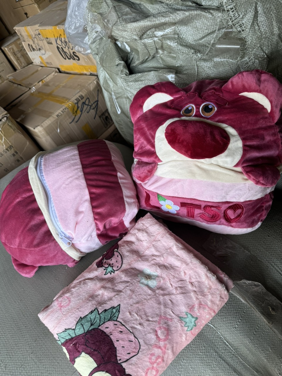 Gấu Bông Lotso kèm mền ( Bao 100 )