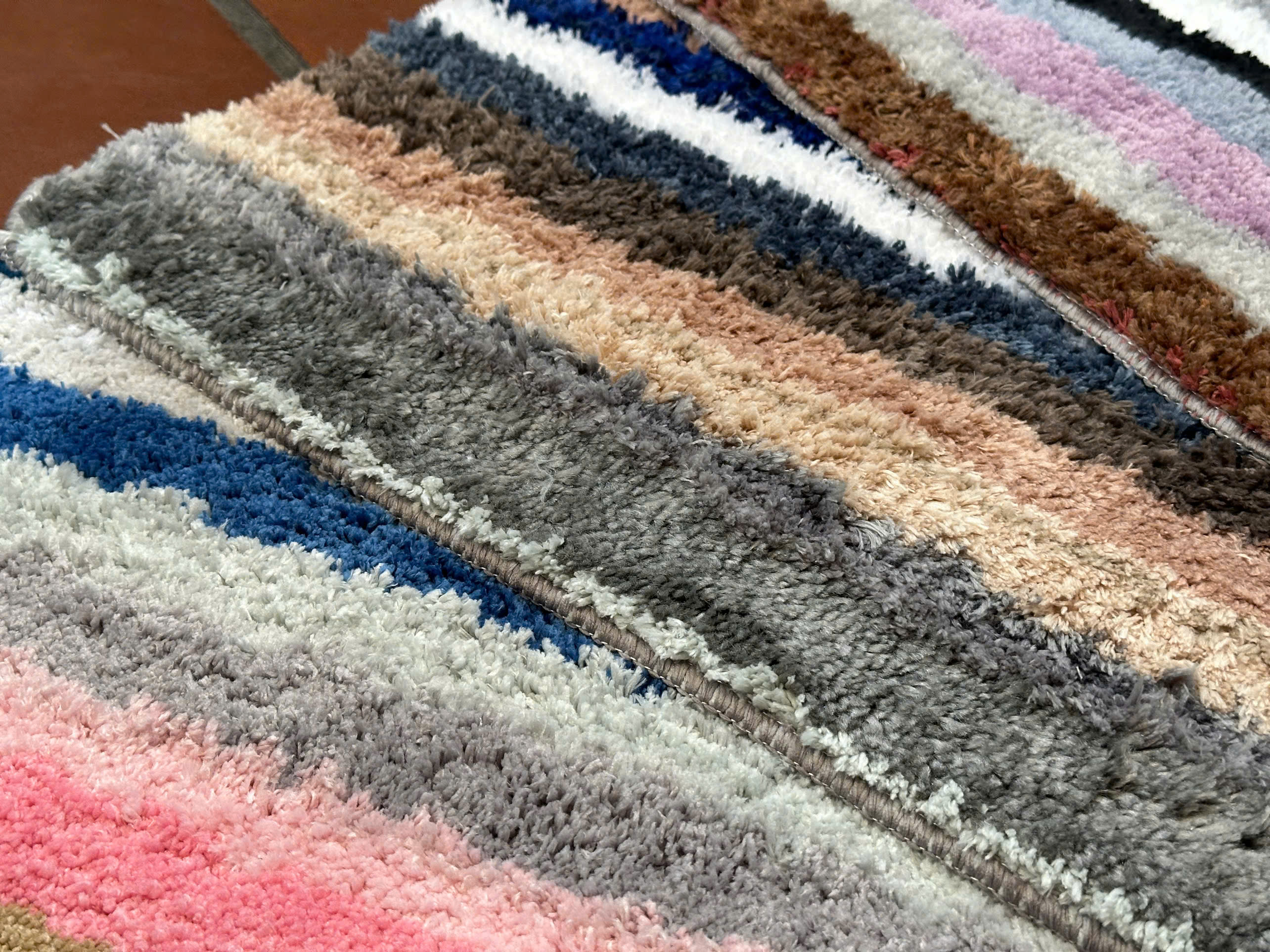 Thảm Lông Lau Chân Sọc Ngang Mẫu Mới ( Bao 100 )