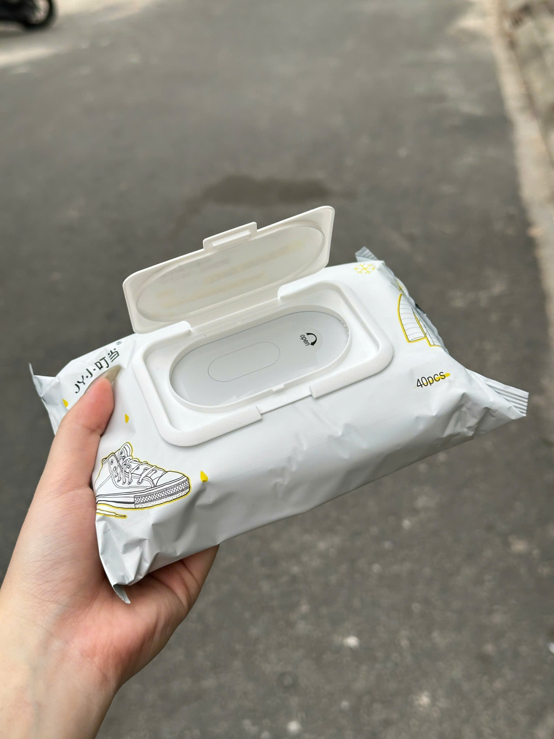 Set 40 Miếng Khăn Giấy Lau Giày, Quần Áo ( Thùng 70 )