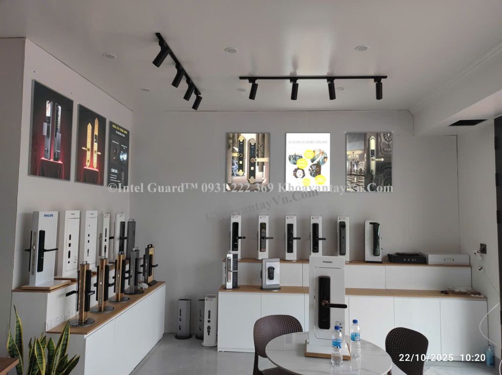 Showroom trưng bày khóa cửa thông minh Kaadas Q15-5WK